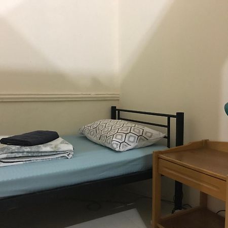 Backpacker'S Bed - No Parking Space アブダビ エクステリア 写真