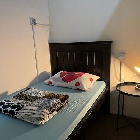 Backpacker'S Bed - No Parking Space アブダビ エクステリア 写真