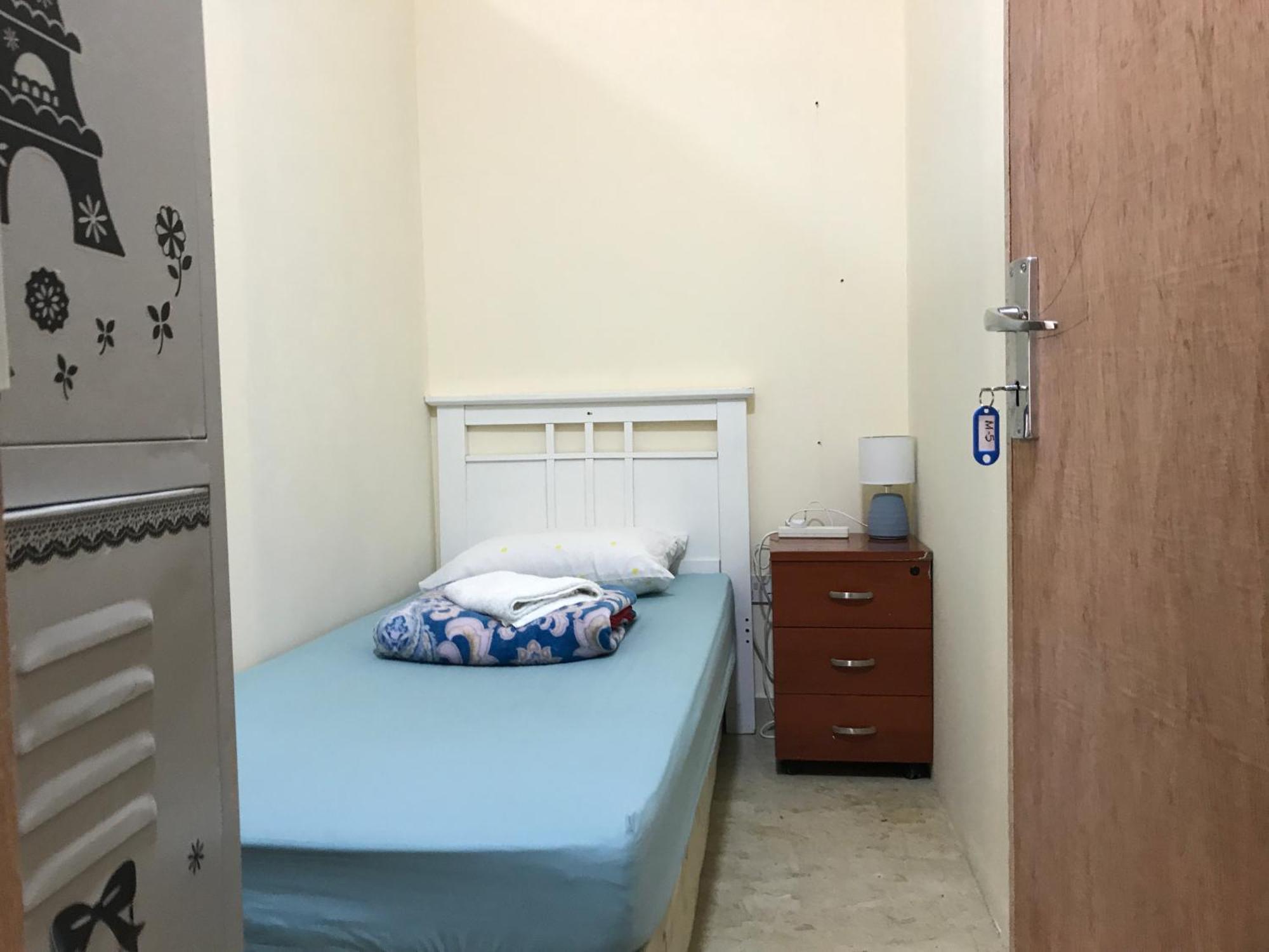 Backpacker'S Bed - No Parking Space アブダビ エクステリア 写真