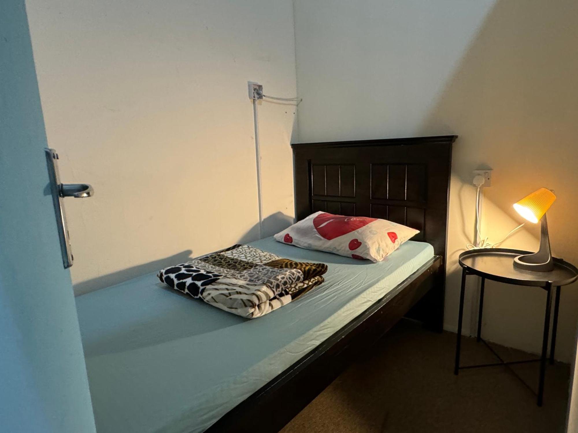 Backpacker'S Bed - No Parking Space アブダビ エクステリア 写真