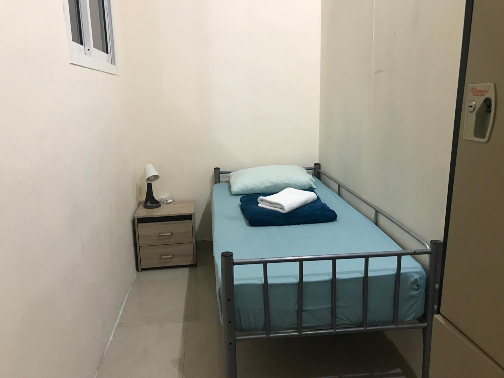 Backpacker'S Bed - No Parking Space アブダビ エクステリア 写真