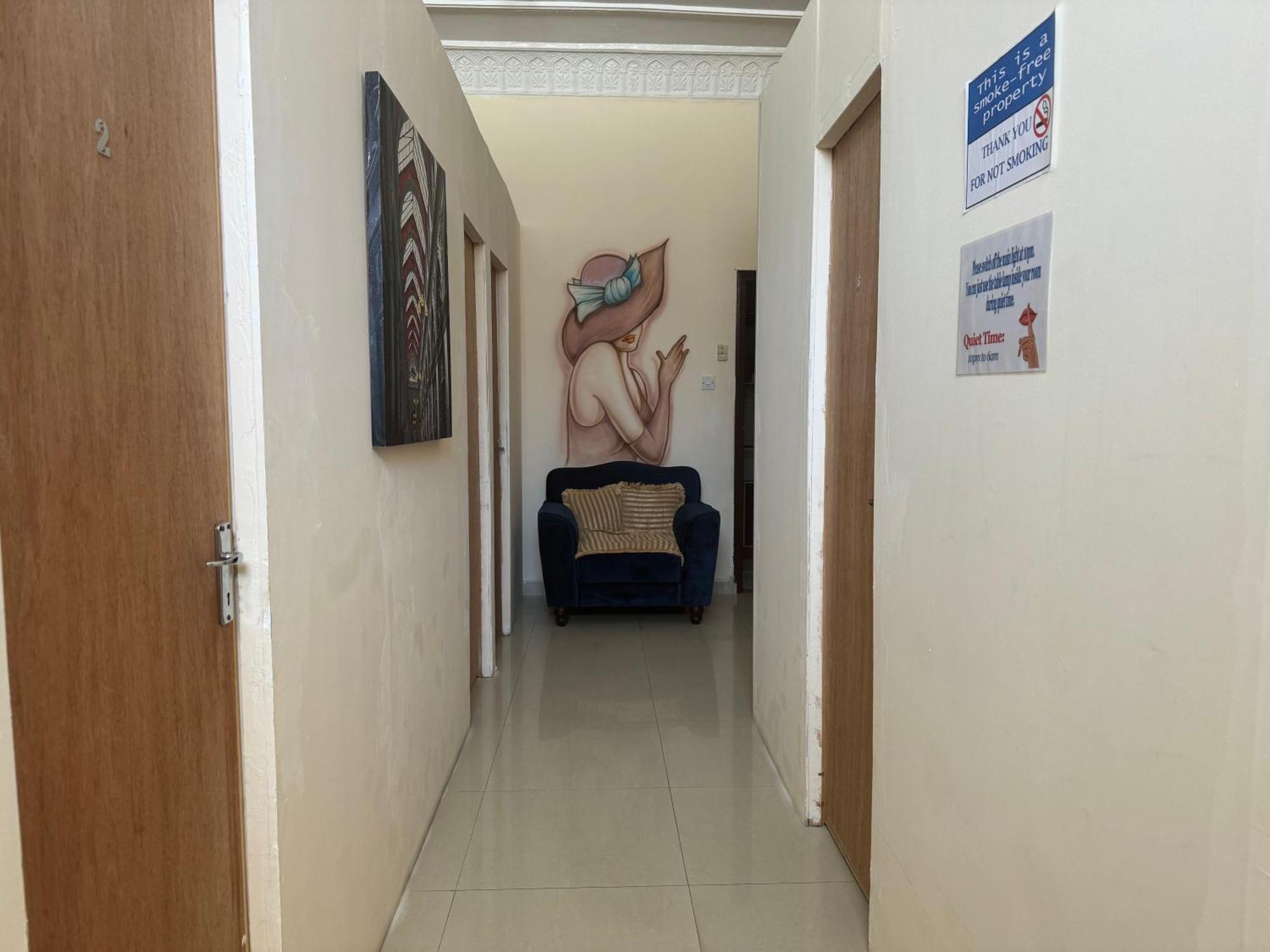 Backpacker'S Bed - No Parking Space アブダビ エクステリア 写真