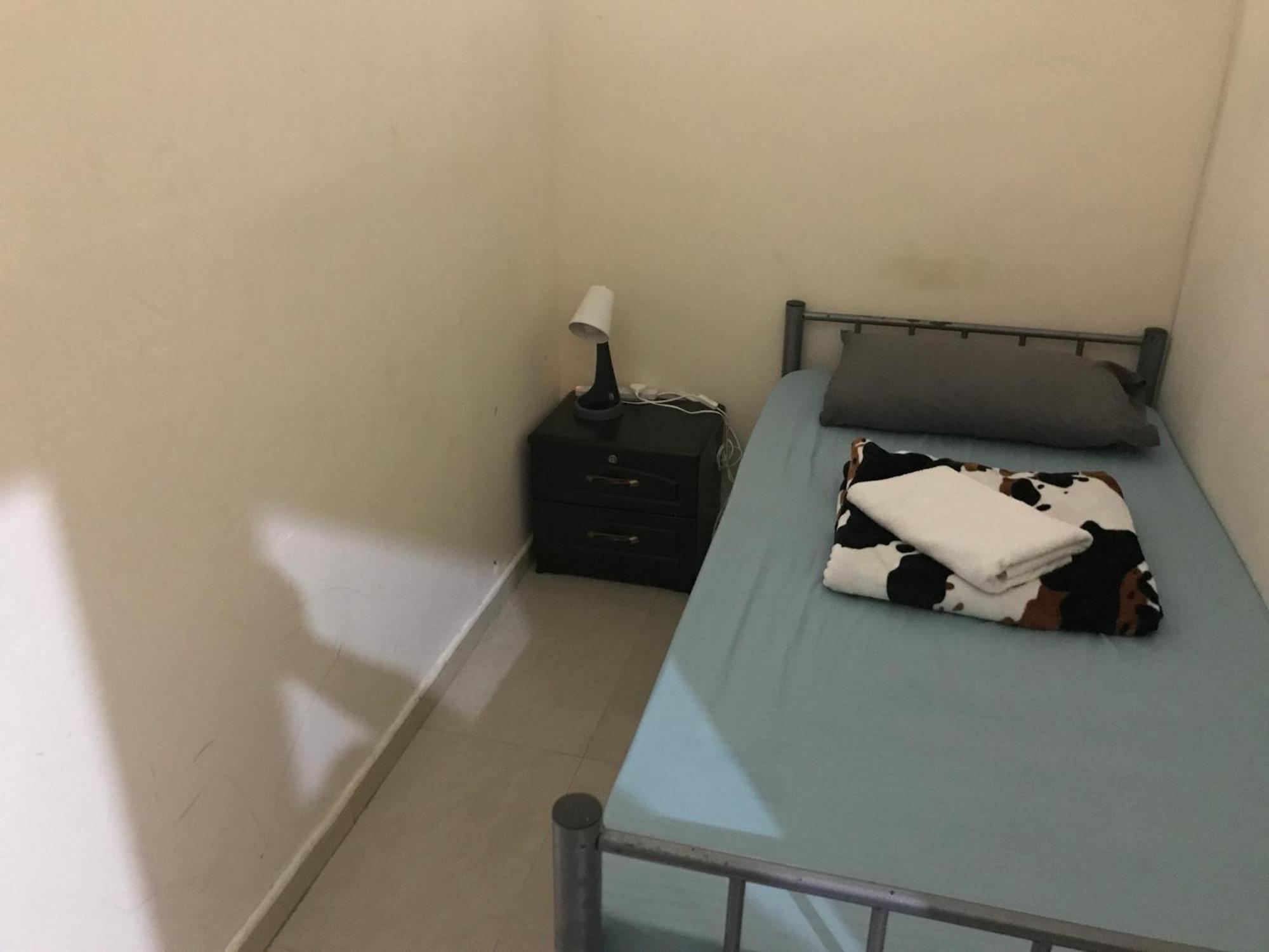 Backpacker'S Bed - No Parking Space アブダビ エクステリア 写真